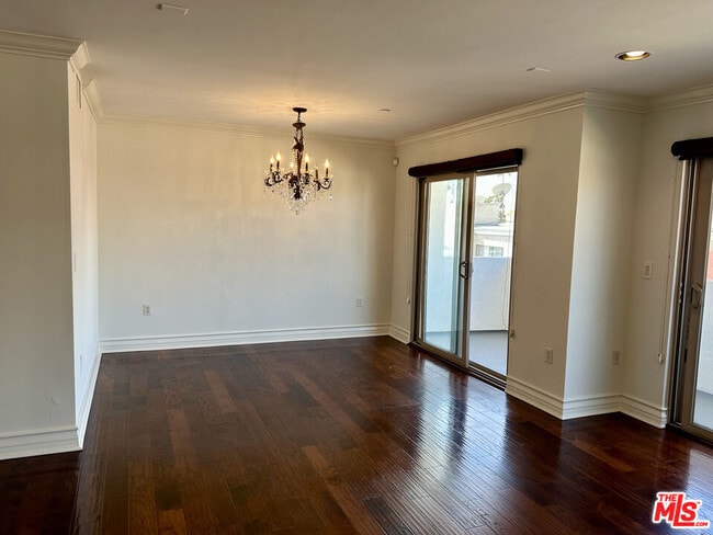 Photo - 1621 Barry Ave Unidad 302