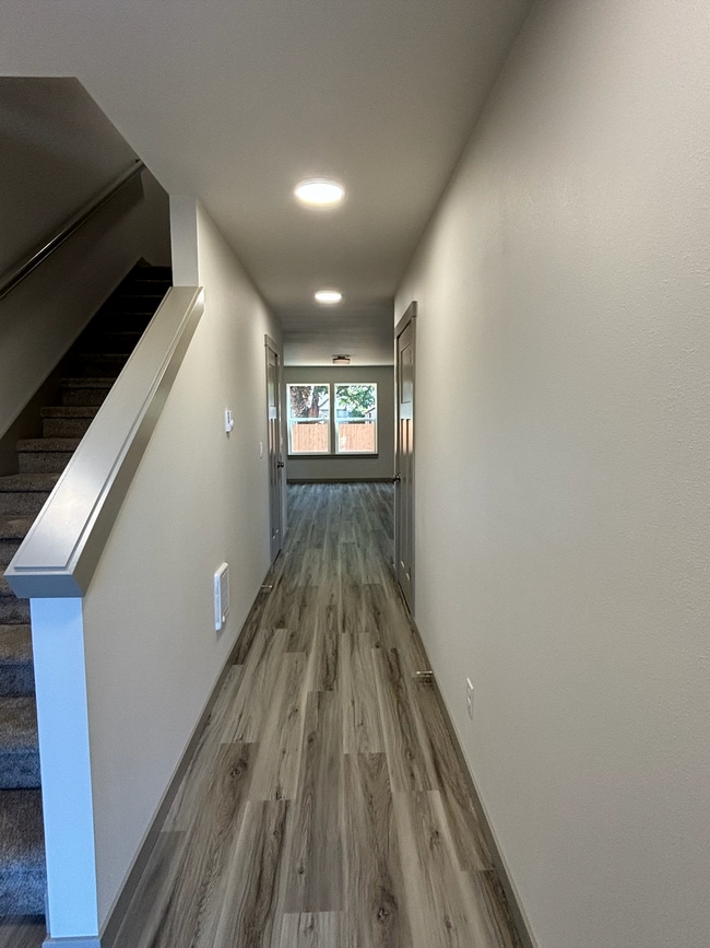 Photo - 2260 Simpson St SE