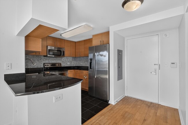 102 Christopher Columbus Dr Unit 601