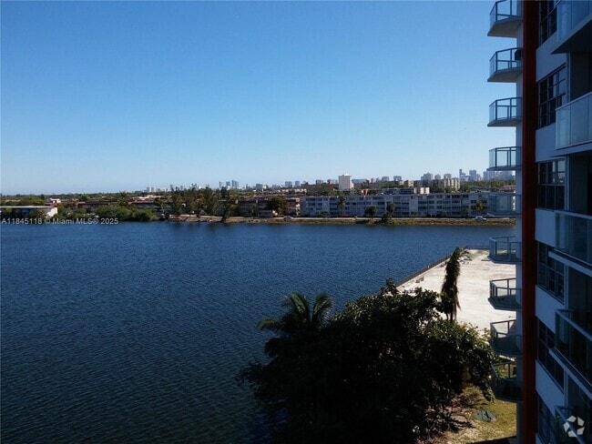 Building Photo - 1301 NE Miami Gardens Dr Unit 602W Rental