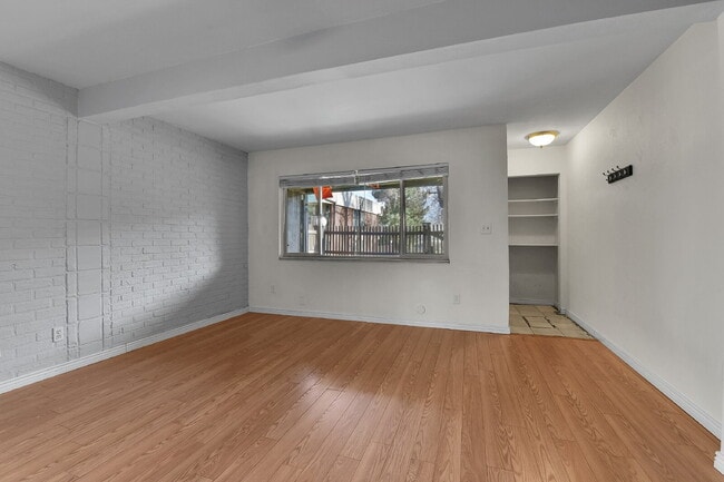 Photo - $1,595.00, 2 bed, 1 bath Located in Denver with a washer and dryer + 1/2 off first month rent Unit #O1