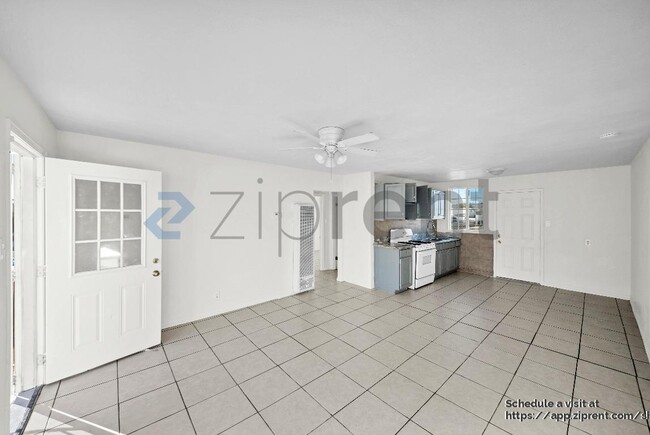 Photo - 301 Maxine Ave