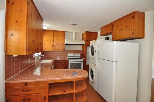 Photo - All appliances included! Great Location!