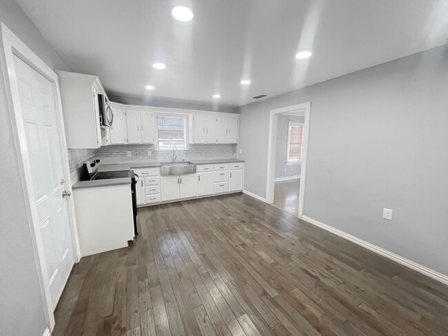 Photo - 312 E Sanger St