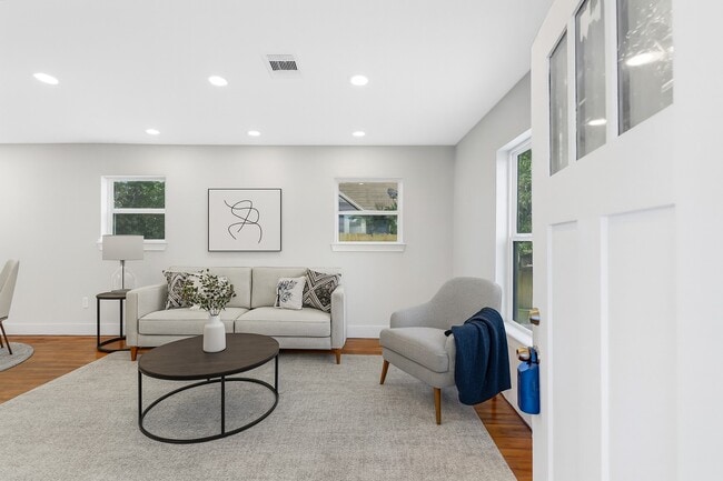 Photo - 312 Maple Ave