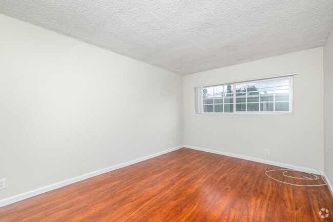 1BR, 1BA - 730SF - Bedroom