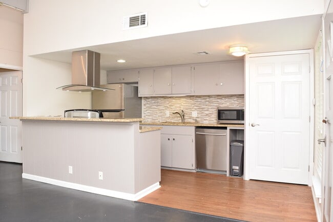 Photo - 5601 Woodrow Ave