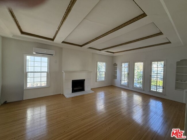 Photo - 211 S Arnaz Dr