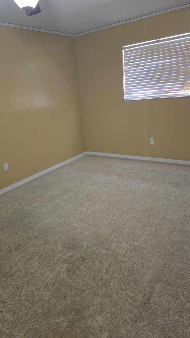 Photo - 819 E Rosewood Ln