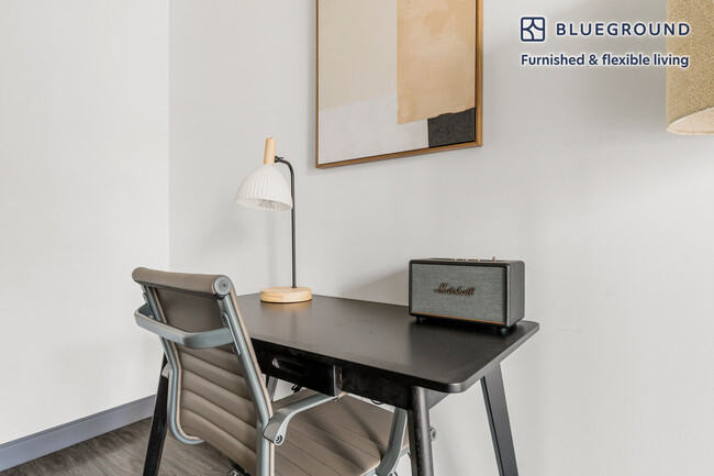 Photo - 215 W Lake St Unit FL12-ID1343