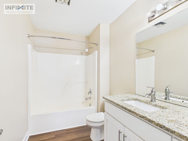 Photo - Bright & Updated 2 Bedroom Condo with Mountain Views – Available Now!