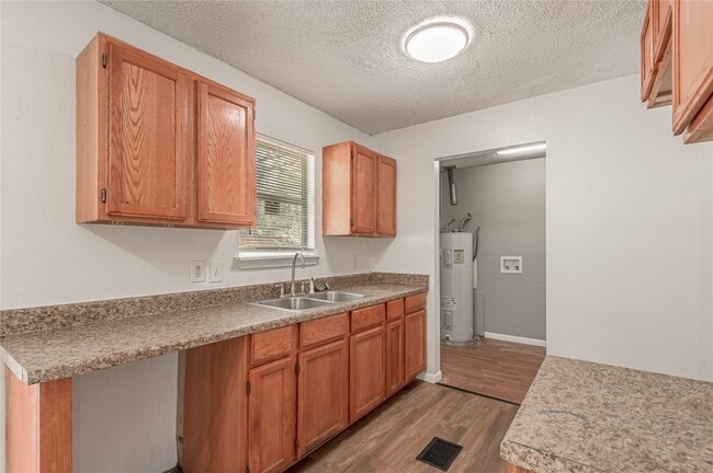 Building Photo - 1008 Trinity Cutoff