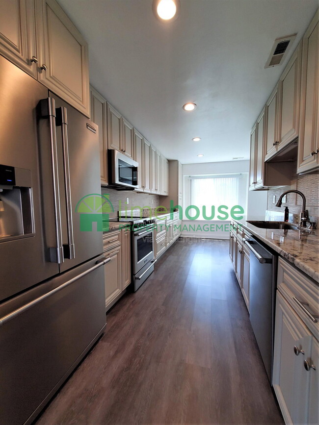 Photo - 5304 Lord George Dr