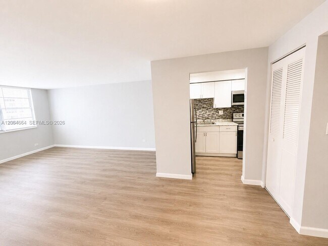 Photo - 250 174th St Unidad 510