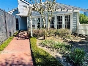 Photo - 712 Memorial Mews St