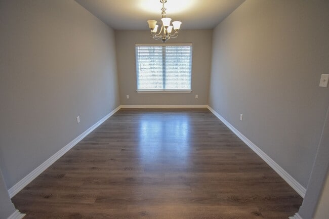 Photo - Nice 4 Bedroom Upscale Home In The Heart of Fayetteville!!