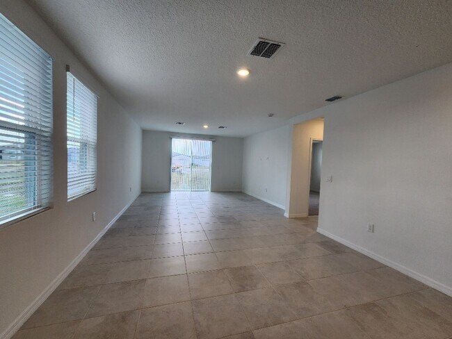 Photo - LIKE NEW!!! 4-Bedroom, 2-Bathroom in Villamar/Winter Haven