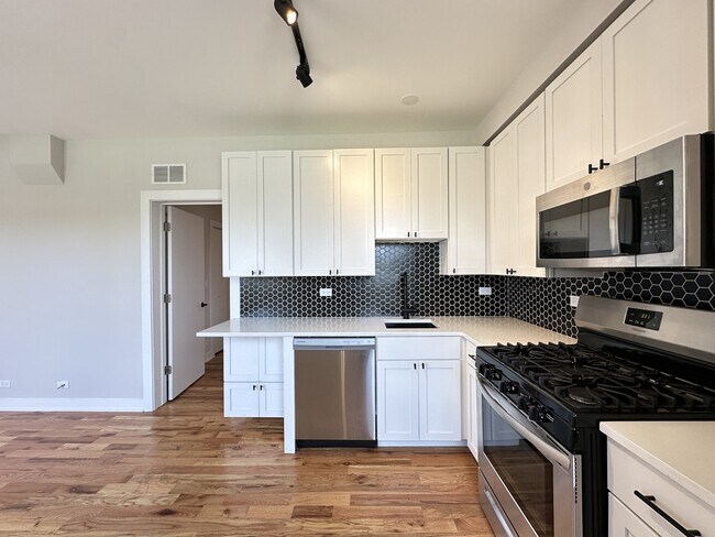Photo - 643 W Wrightwood Ave Unit 413