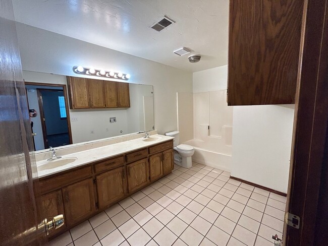 Photo - Cute 2 bed 1 bath you don't want to miss!
