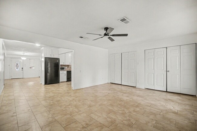 Photo - 2121 Hickory Ln