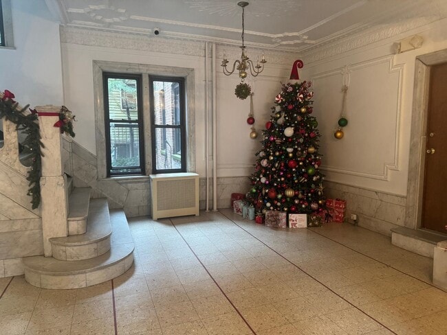 Photo - 35-39-39 Fulton St Unidad 504