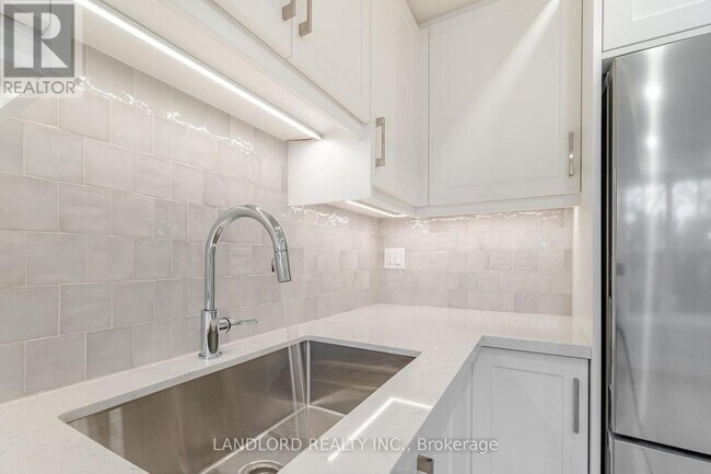 Photo - 73 Dewson St Unité 2nd Fl.