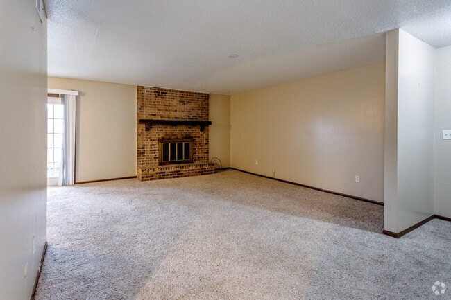 2BR, 1BA - 1000 SF - Governors Court