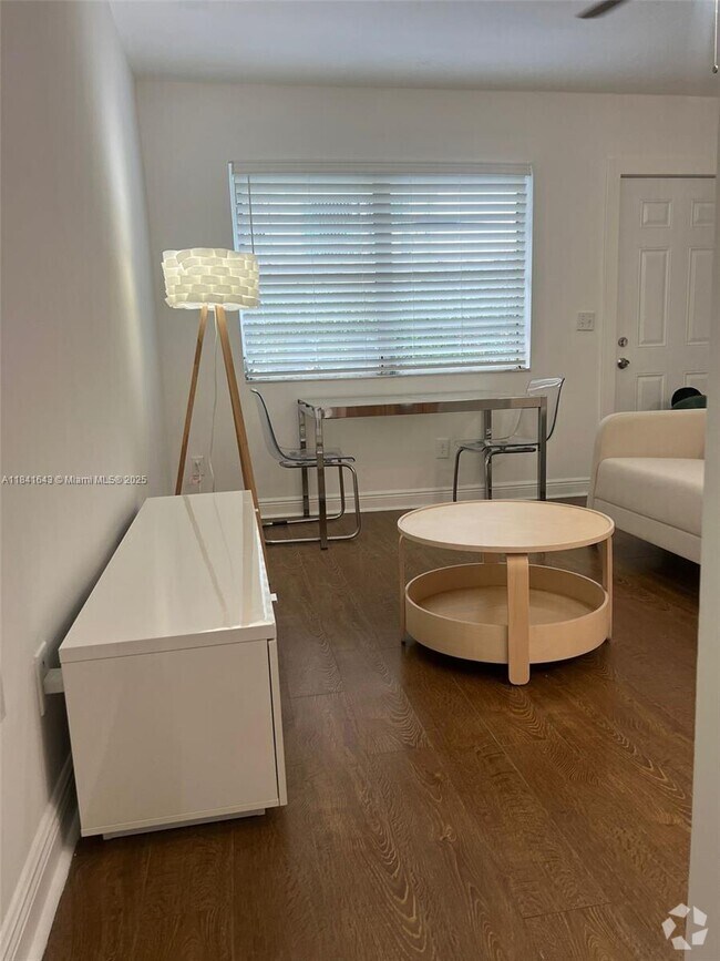 Building Photo - 740 Michigan Ave Unit 6 Rental