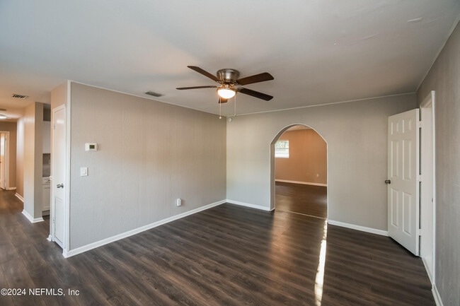 Photo - 2436 Lourdes Dr W