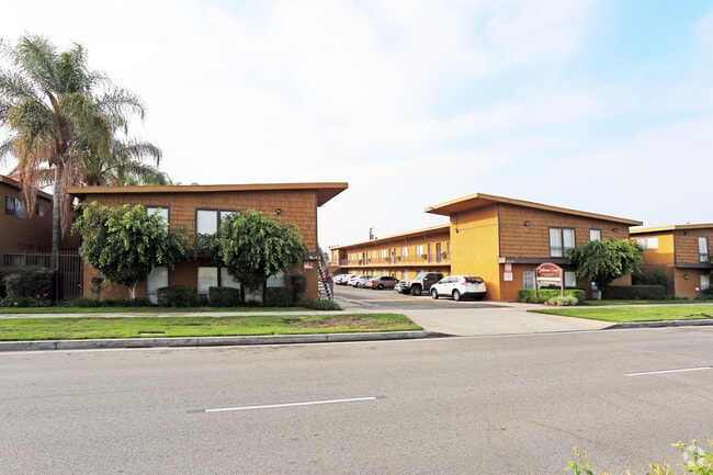 Fullerton Court Apartments