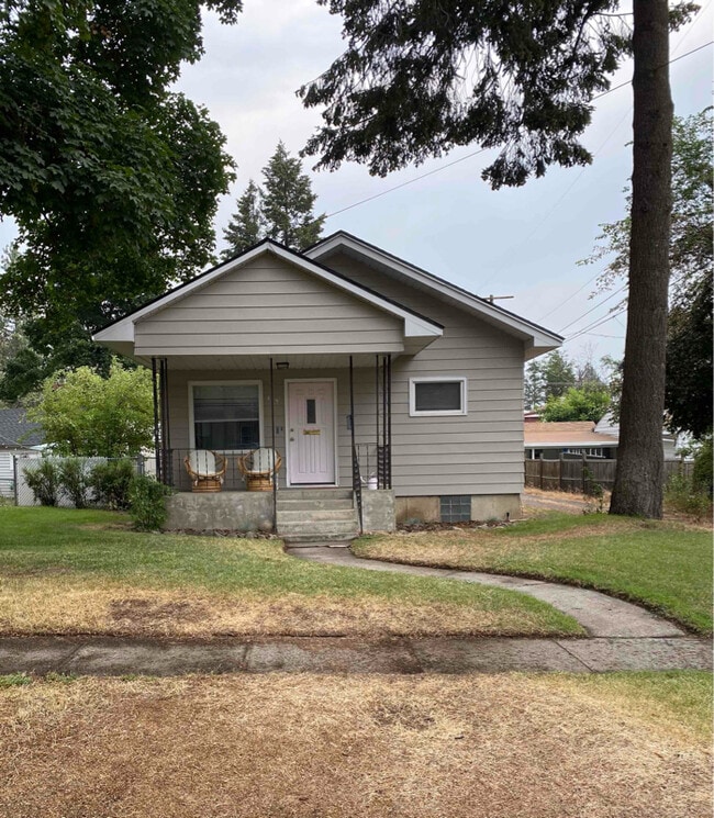 Building Photo - 415 B St Rental