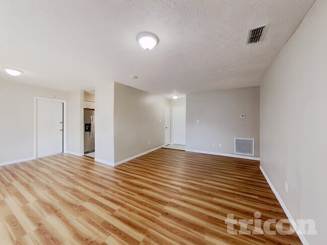 Photo - 2704 Mnr Hl Dr