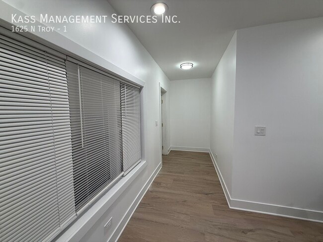Photo - 1625 N Troy-1 Unidad 1