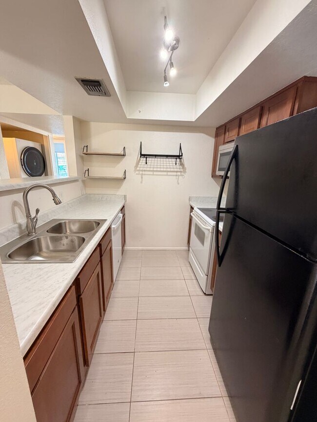 Photo - Spacious 2Bdm 2Ba Central Tempe Condo with New Floors! Unit 129
