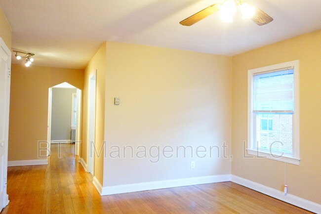 Photo - 8408 Greenwood Ave Unidad #1