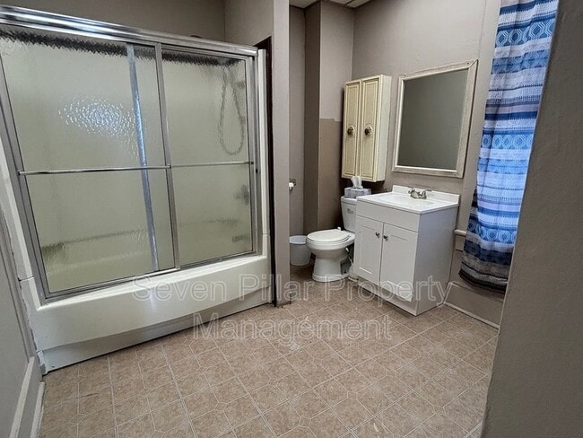 Photo - 428 E Main St Unit 1/2 (upper)