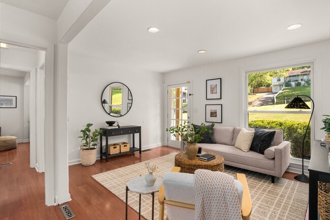 Photo - 5708 Vine Ridge Dr