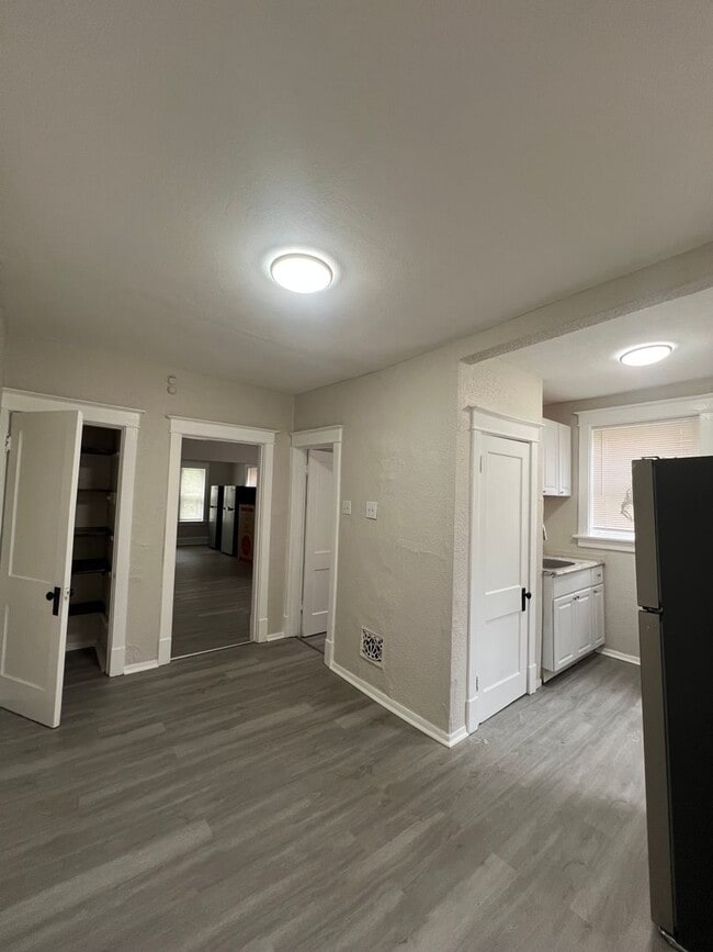 Photo - 5335 Bancroft Ave Unit 5335 1W Bancroft Ave