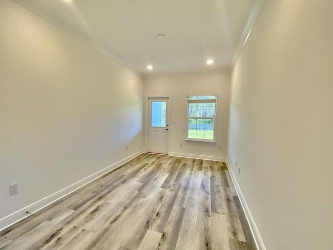 Building Photo - 156 Kara Lake Dr