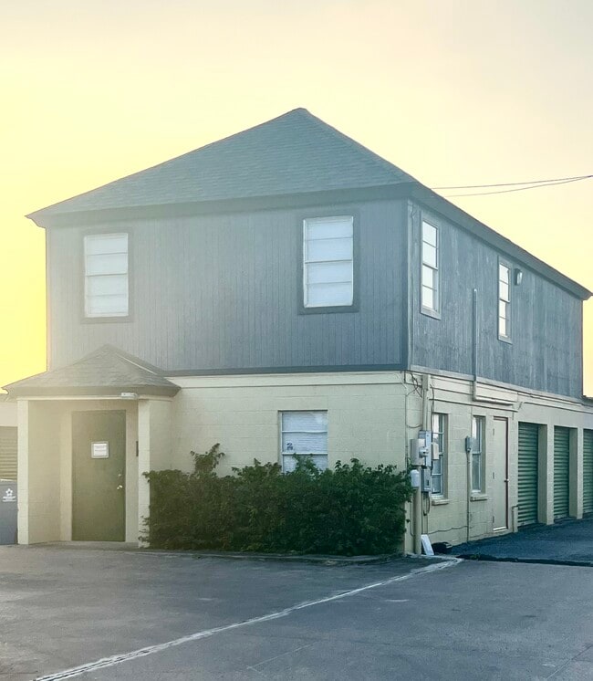 Building Photo - 702 S Arroyo Blvd Unit 1