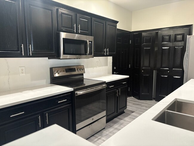 Building Photo - 2BR/2BA in Southwest Champaign Rental
