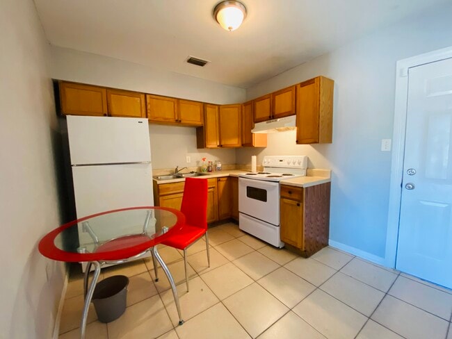 Kitchen - 4410 N 40th St