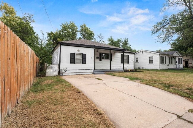 Photo - 1616 E Funston St