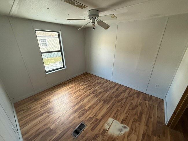 Photo - 725 Barren Hollow Rd