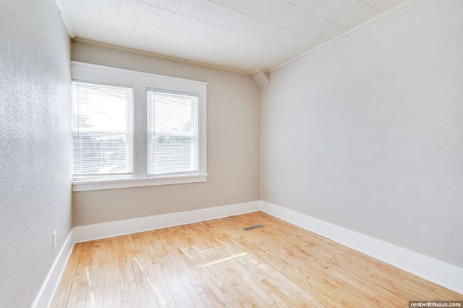 1202-1318 Summit Ave.