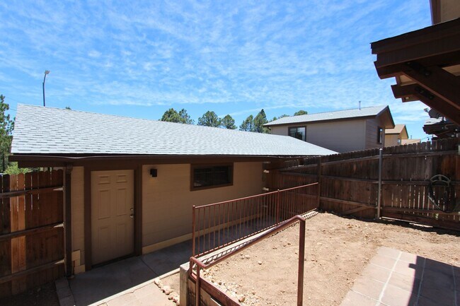 1535 E Payton Wy