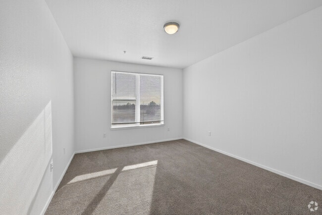 2BR, 2BA, 914SF - Bedroom 2