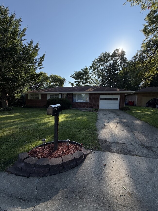 Building Photo - 2112 Campbell Dr