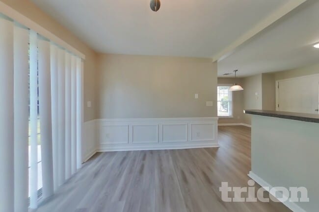 Photo - 3281 Saville St SW