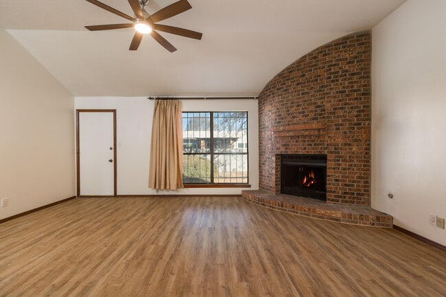 Photo - 7401 Scotts Pl NE